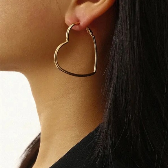 ⚜️[𝟯/$𝟭𝟴]⚜️NEW Large Heart Hoop Earrings - Picture 7 of 15